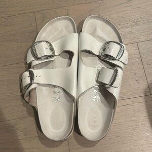 White Birkenstock Arizona big buckle sandals in size 40